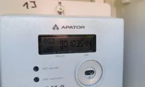 Cyfrowy licznik energii elektrycznej APATOR. Aby odczytać licznik energii elektrycznej, spójrz na wyświetlacz LCD: 90103544.