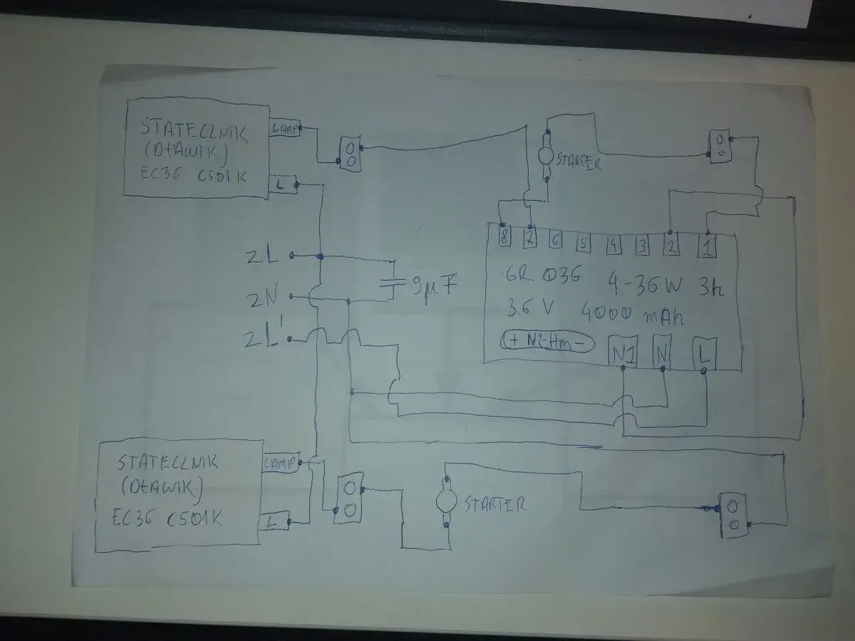 Schemat podłączenia modułu oświetlenia awaryjnego. Widać stateczniki, lampy, starter oraz akumulator Ni-MH.